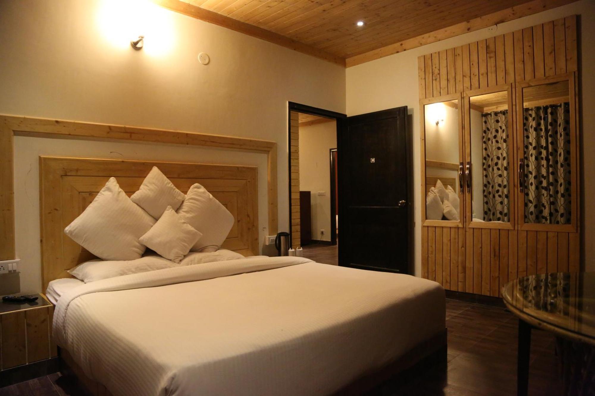 Winnies Holiday Resort & Spa Kasauli Kültér fotó